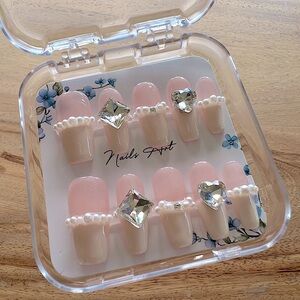 Elegant Pink and Cream Press-On Nails